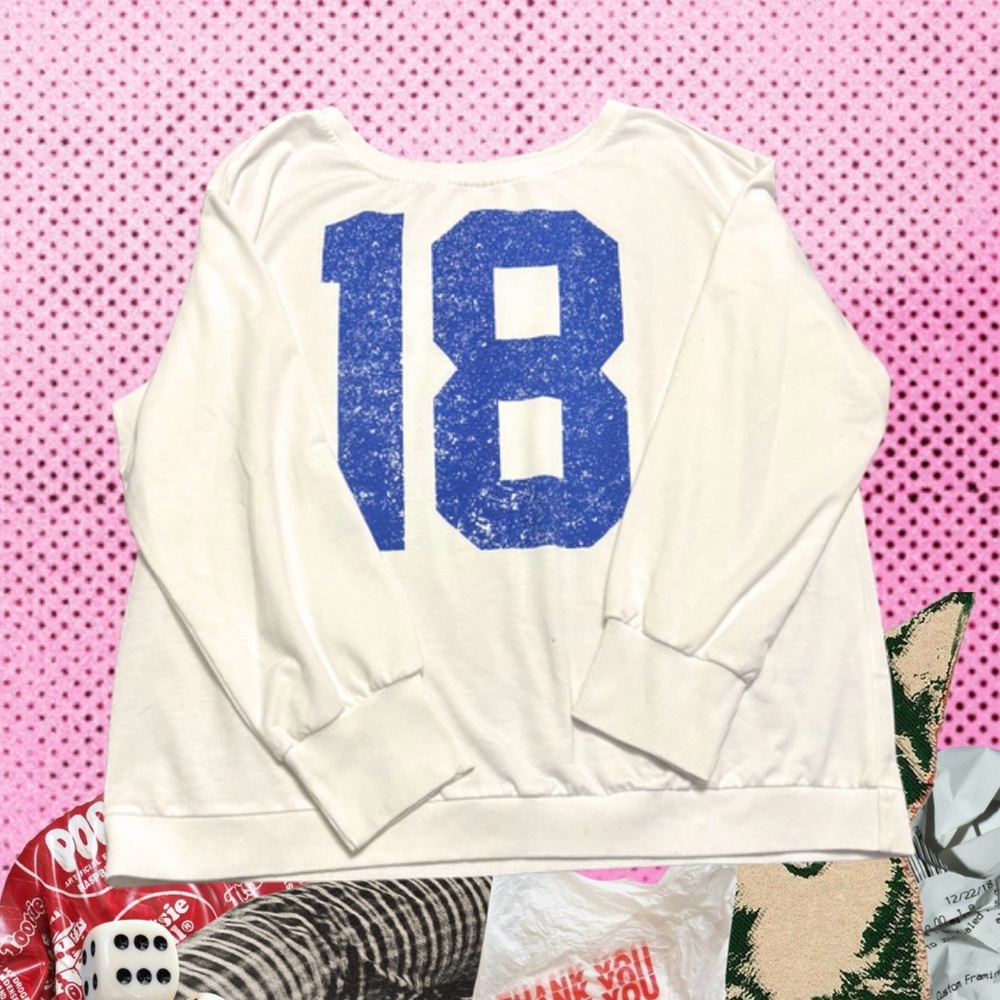 Casual White Sweatshirt with Blue Number 18
